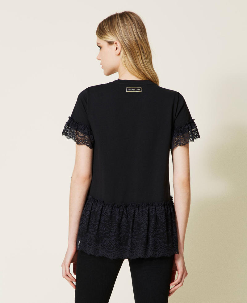 T-shirt with lace flounce
