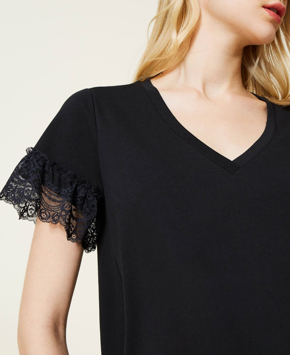 T-shirt with lace flounce