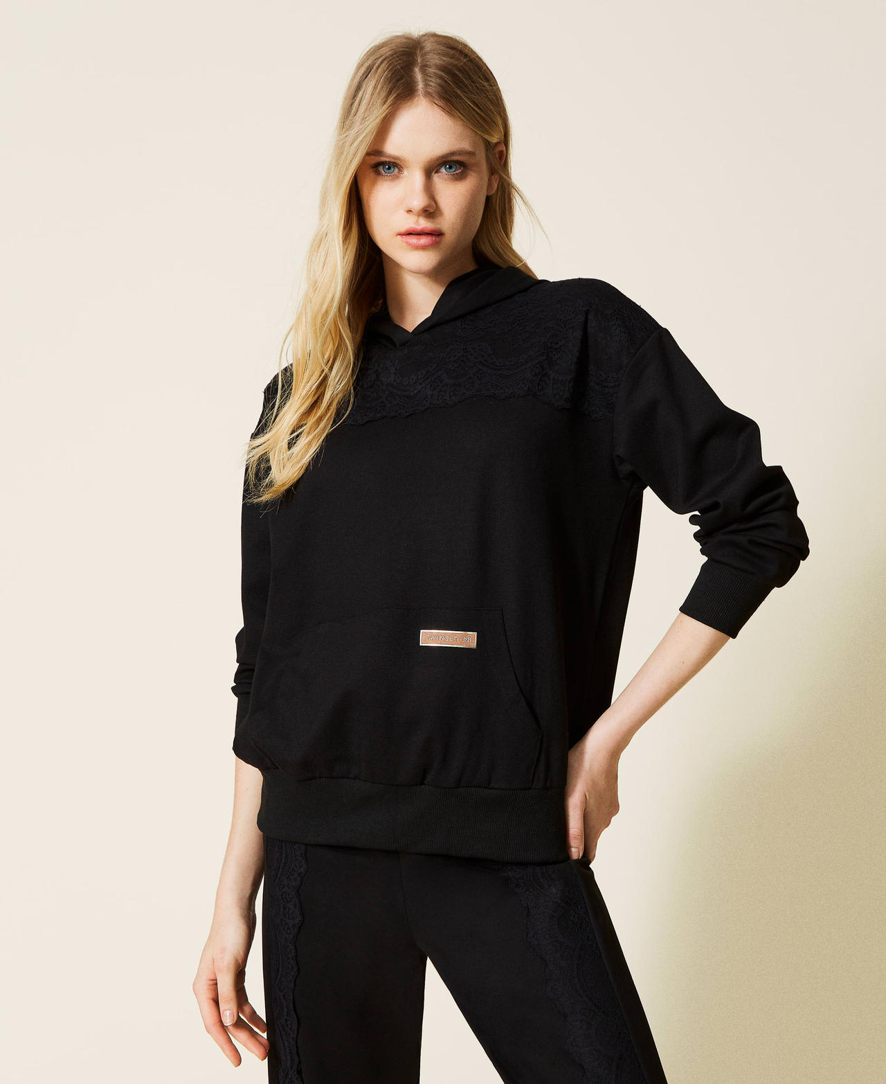 Sweat-shirt et pantalon de jogging avec dentelle