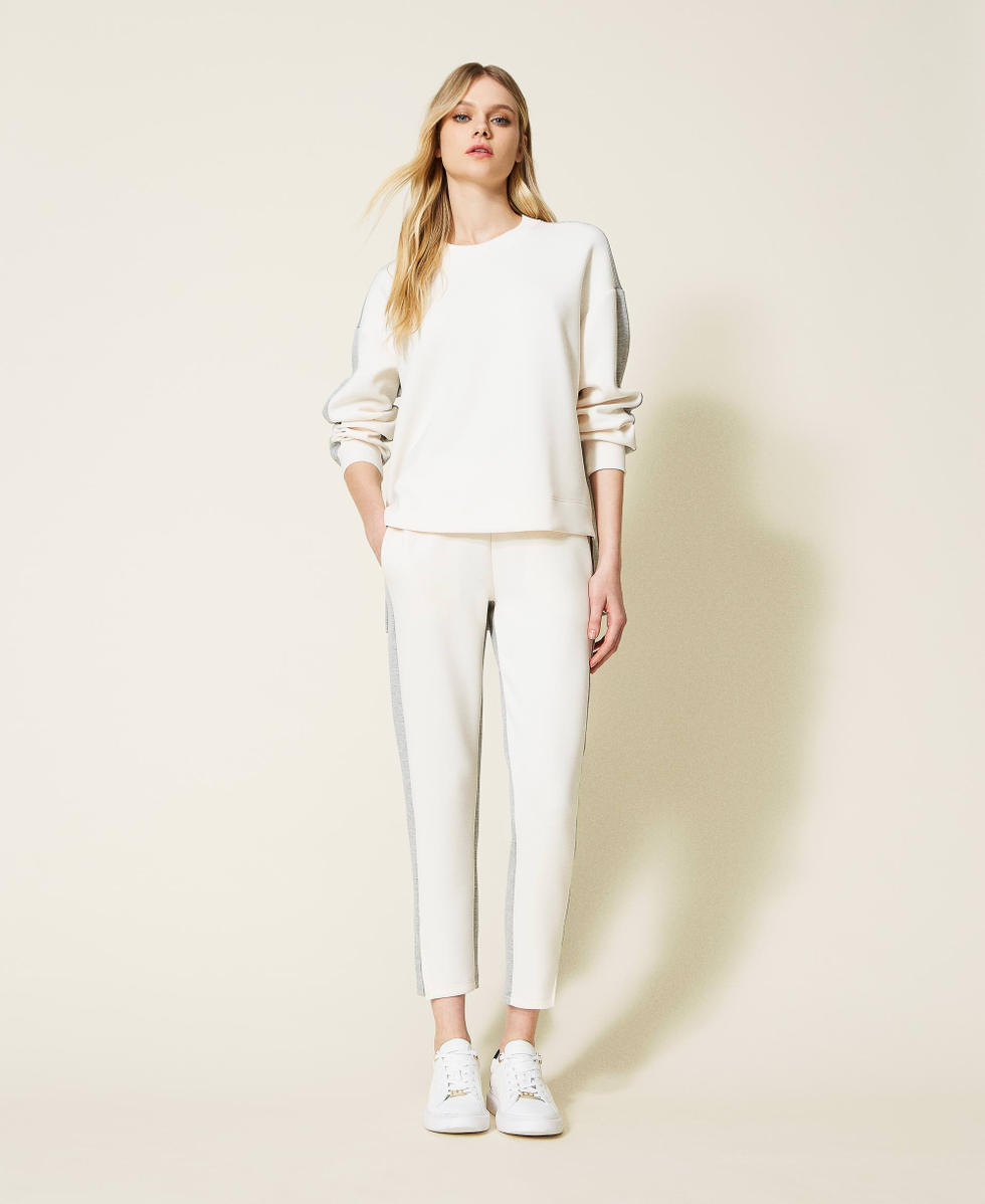 Felpa e pantaloni on sale