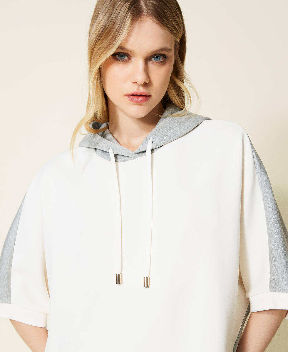 Robe en scuba bicolore avec capuche