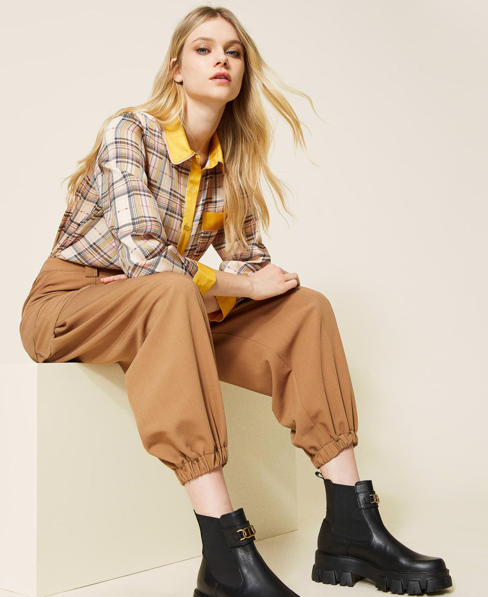 Cargo trousers with decorative ring