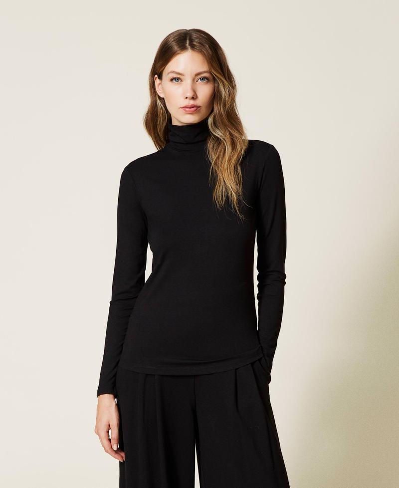 Jersey turtleneck with long sleeves