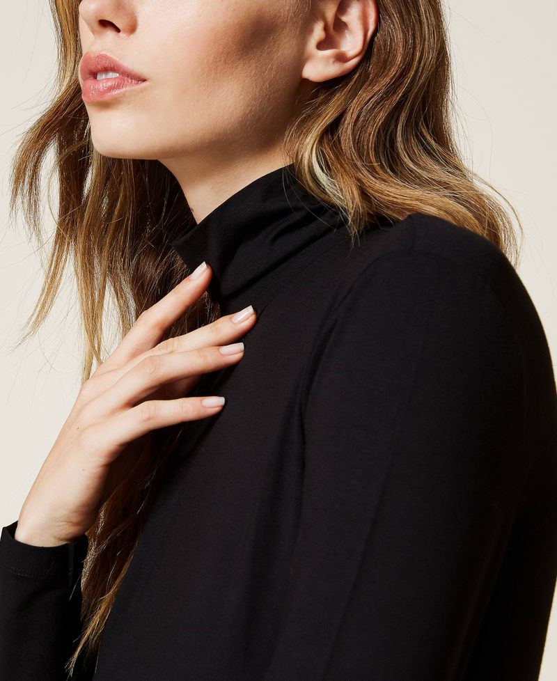 Jersey turtleneck with long sleeves