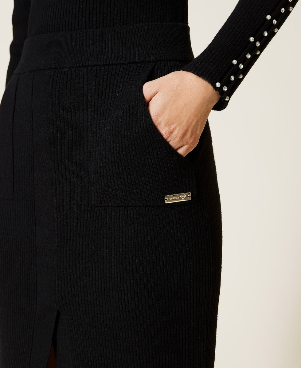 Ribbed midi skirt with slit