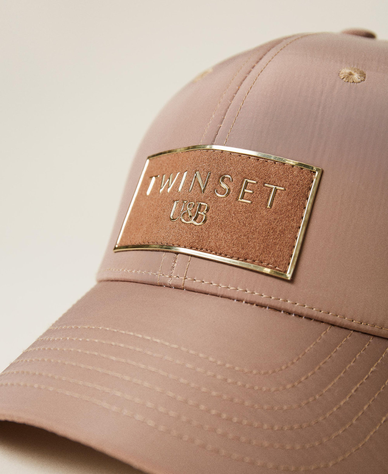 Casquette de baseball avec patch sigl&eacute;