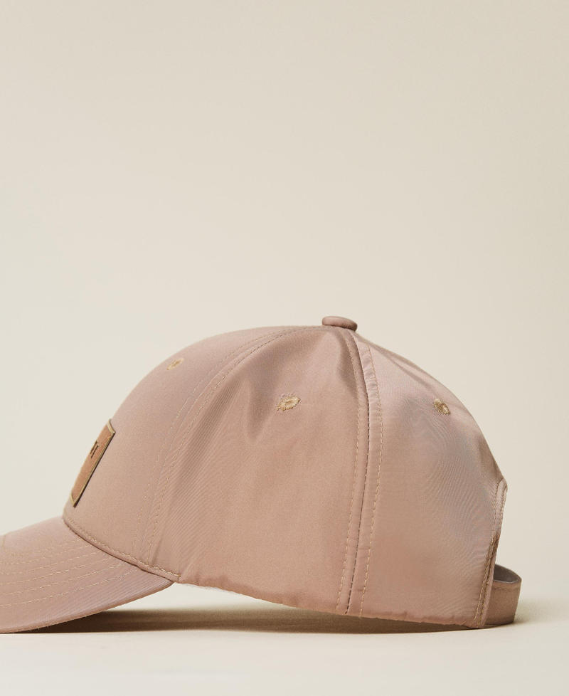 Casquette de baseball avec patch sigl&eacute;