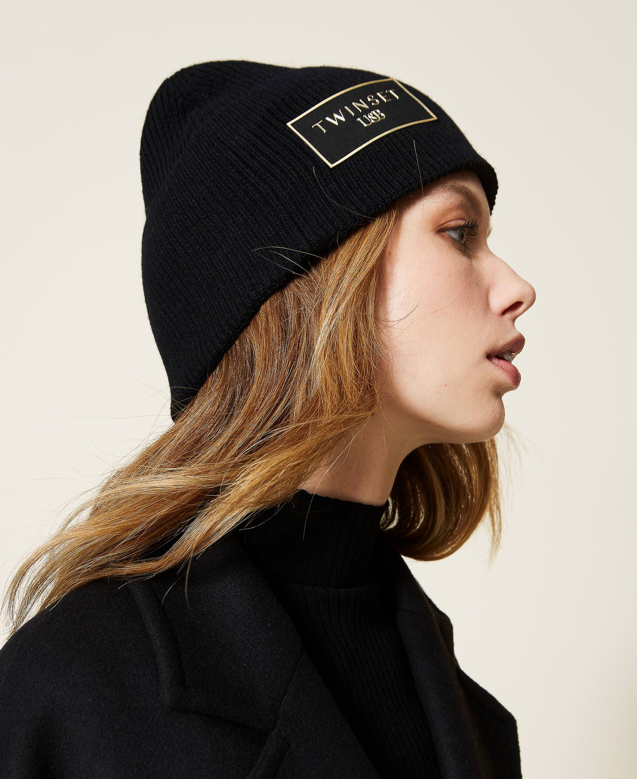 Knitted beanie with logo patch Black Woman 222LI4WGG-0S