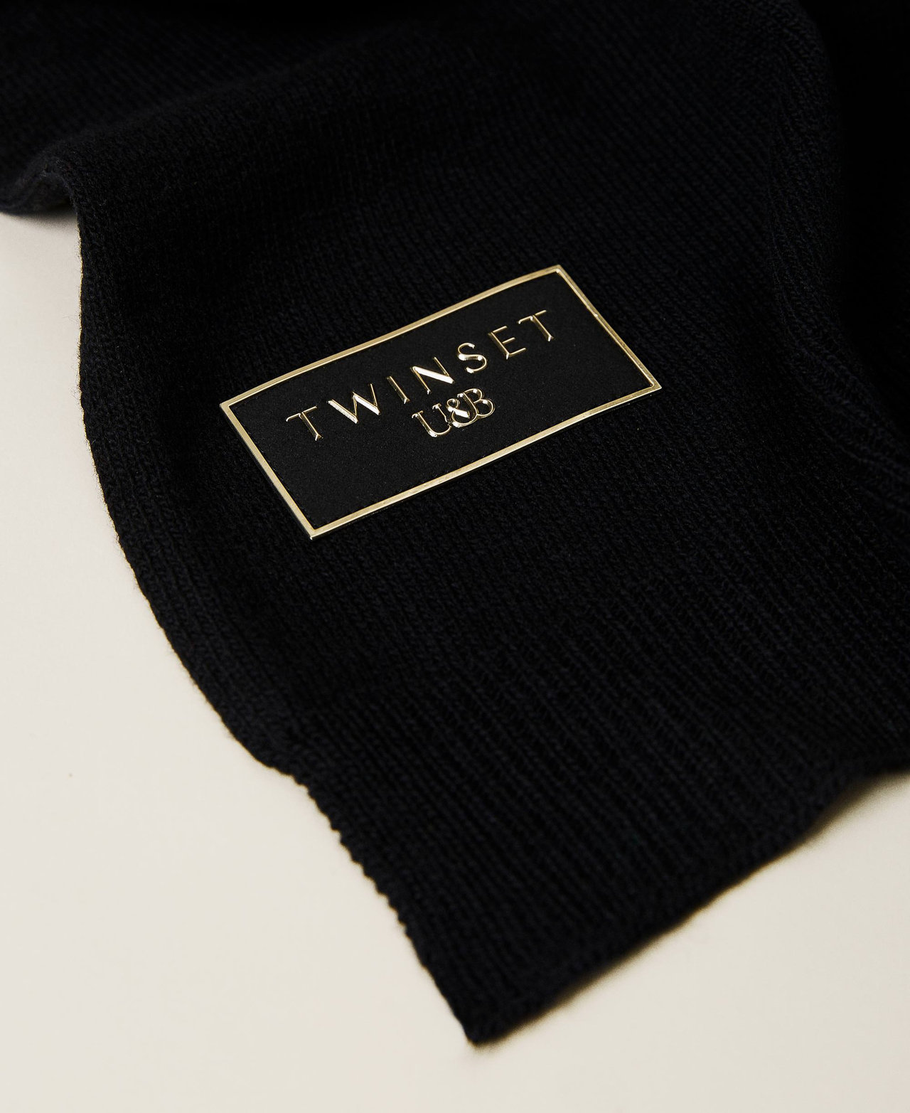 Вязаный шарф с нашивкой-логотипом Черный женщина 222LI4WHH-02