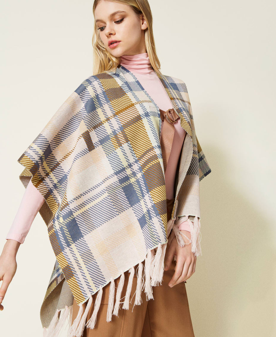 Poncho de jacquard de cuadros con flecos