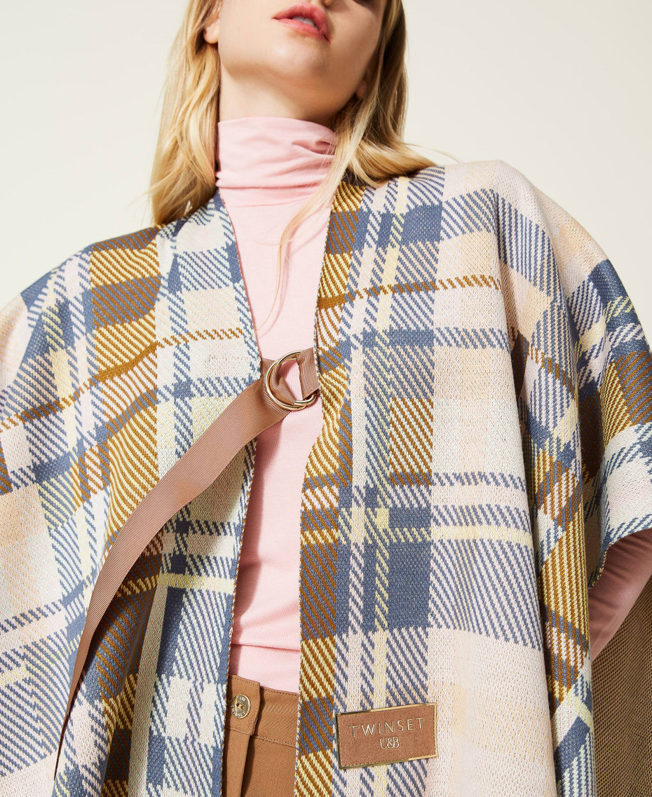 Poncho de jacquard de cuadros con flecos