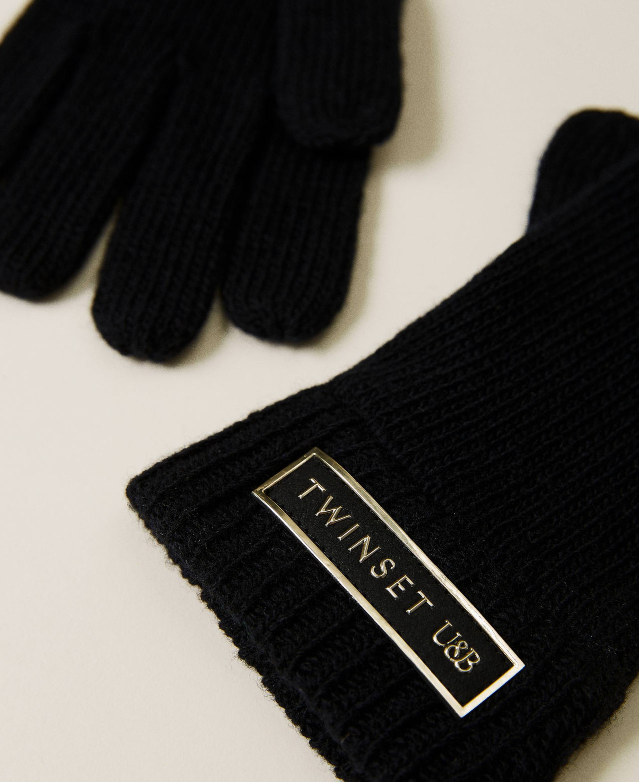 Knitted gloves with logo patch Black Woman 222LI4WSS_00006_02