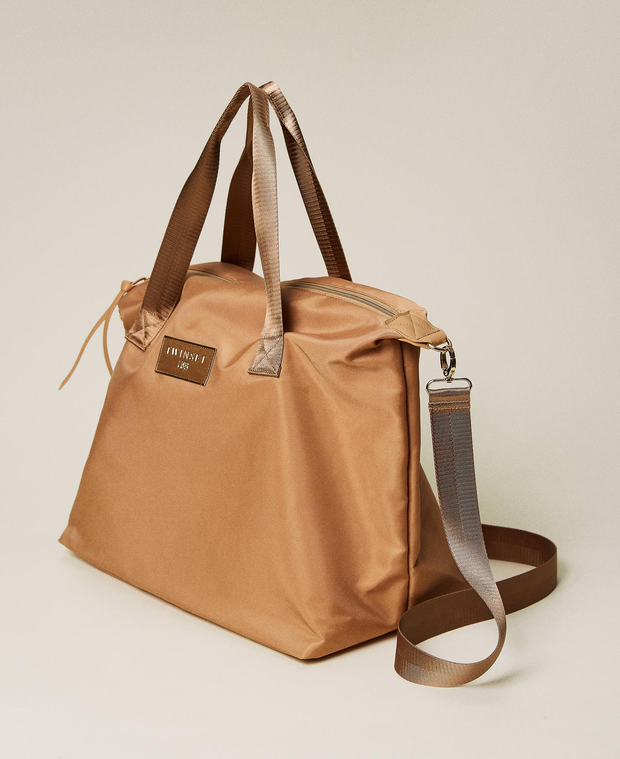 Weekend bag with logo patch