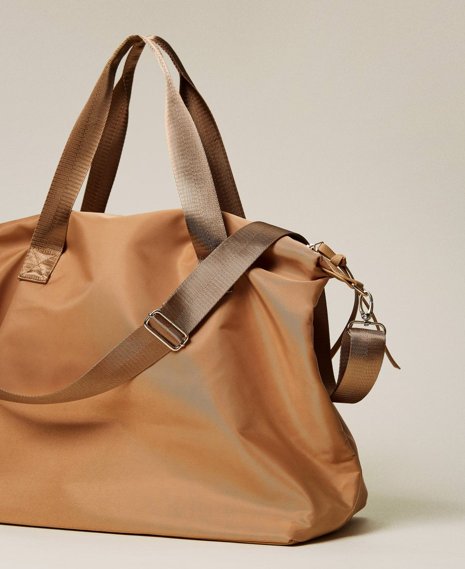 Weekend bag with logo patch