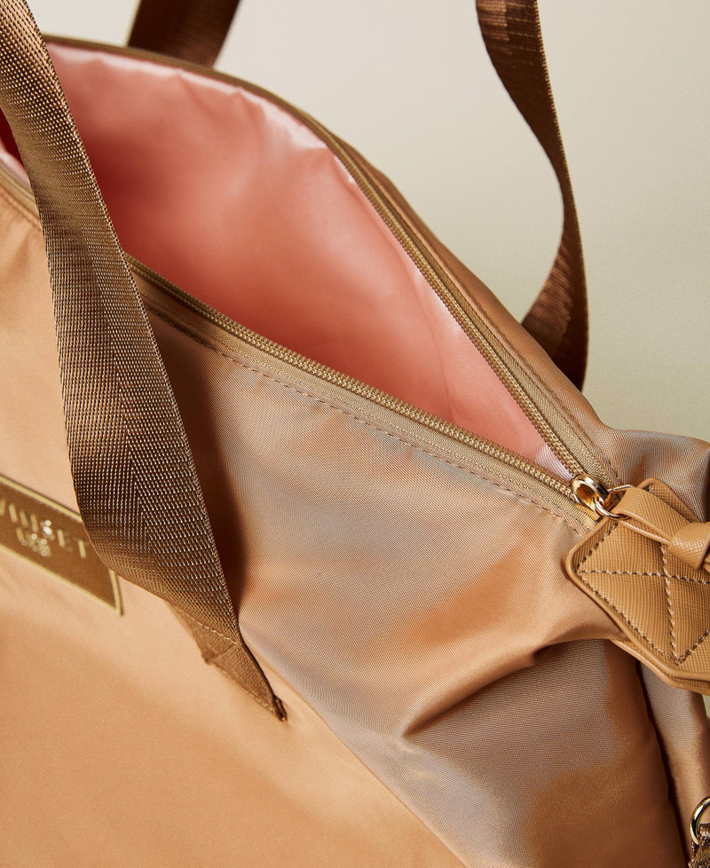 Weekend bag with logo patch