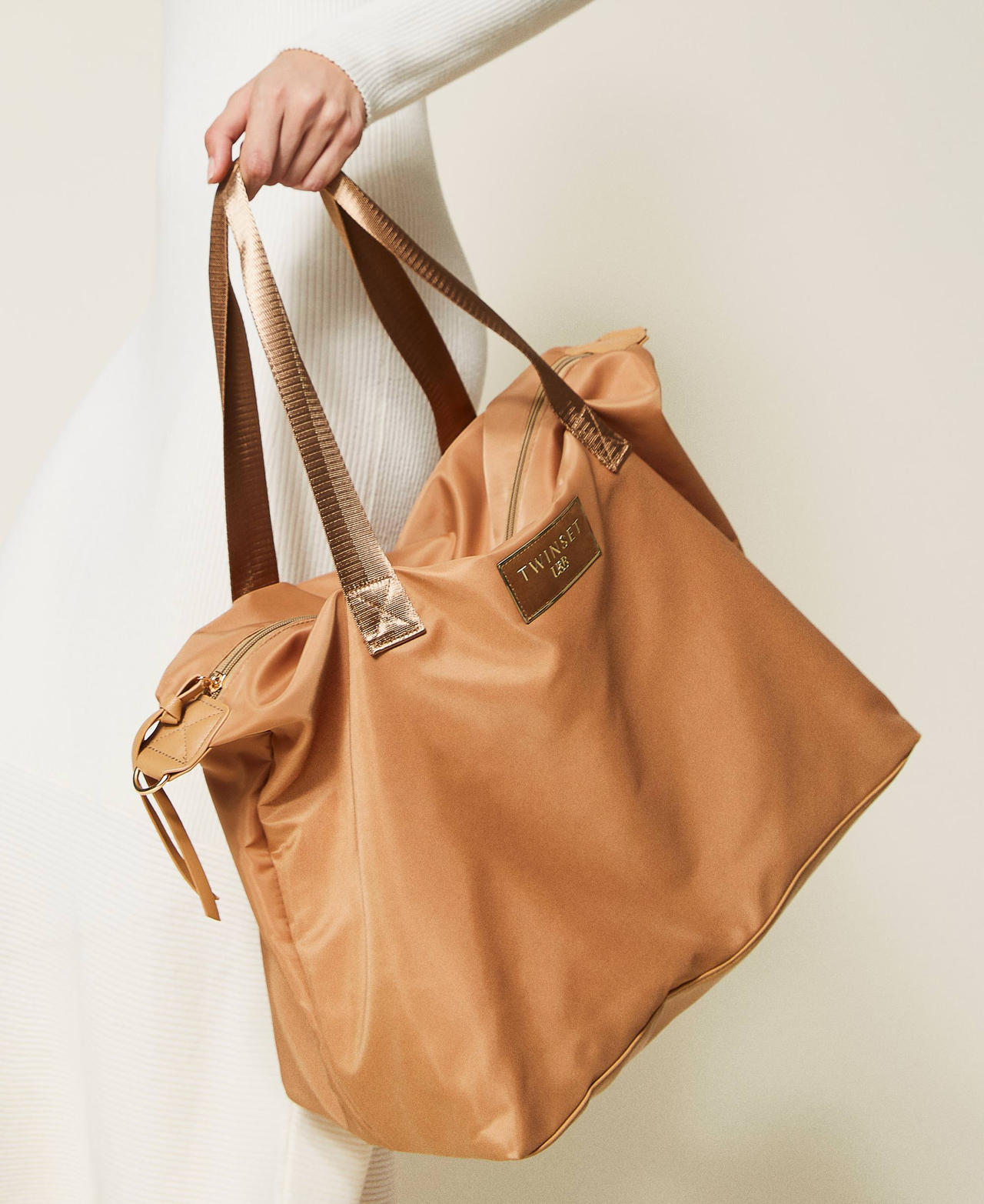 Weekend bag with logo patch