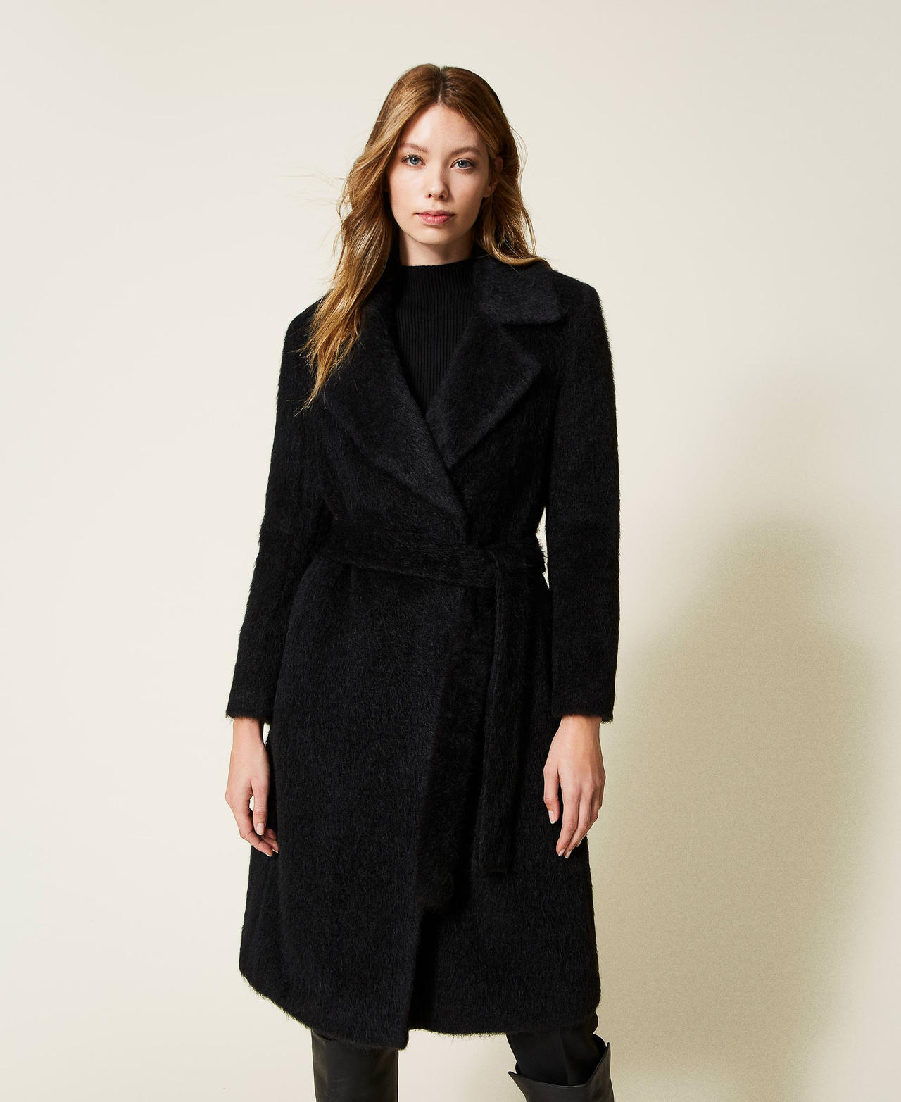 Double breasted coat made from brushed wool cloth Woman, Black