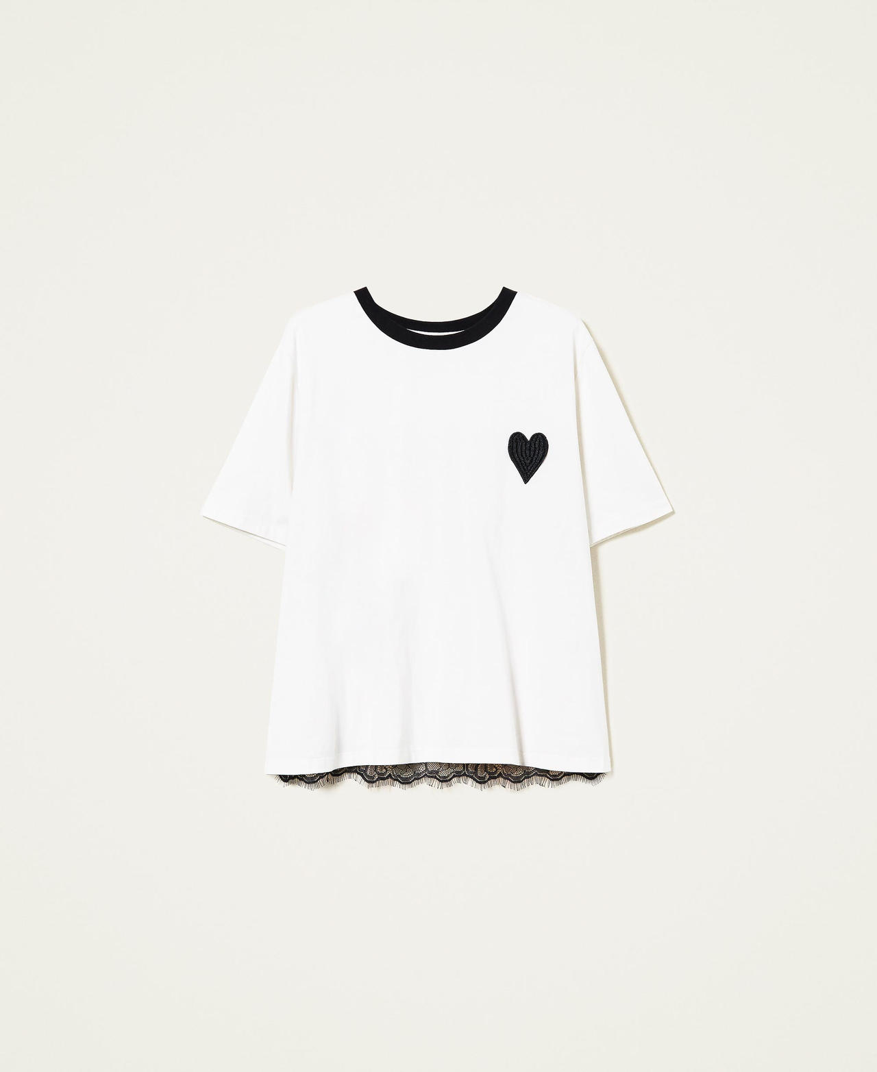T-shirt con cuore e pizzo