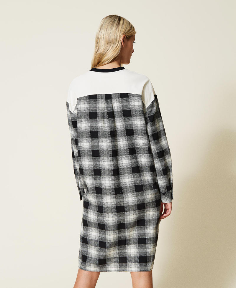 Camis&oacute;n de cuadros con estampado