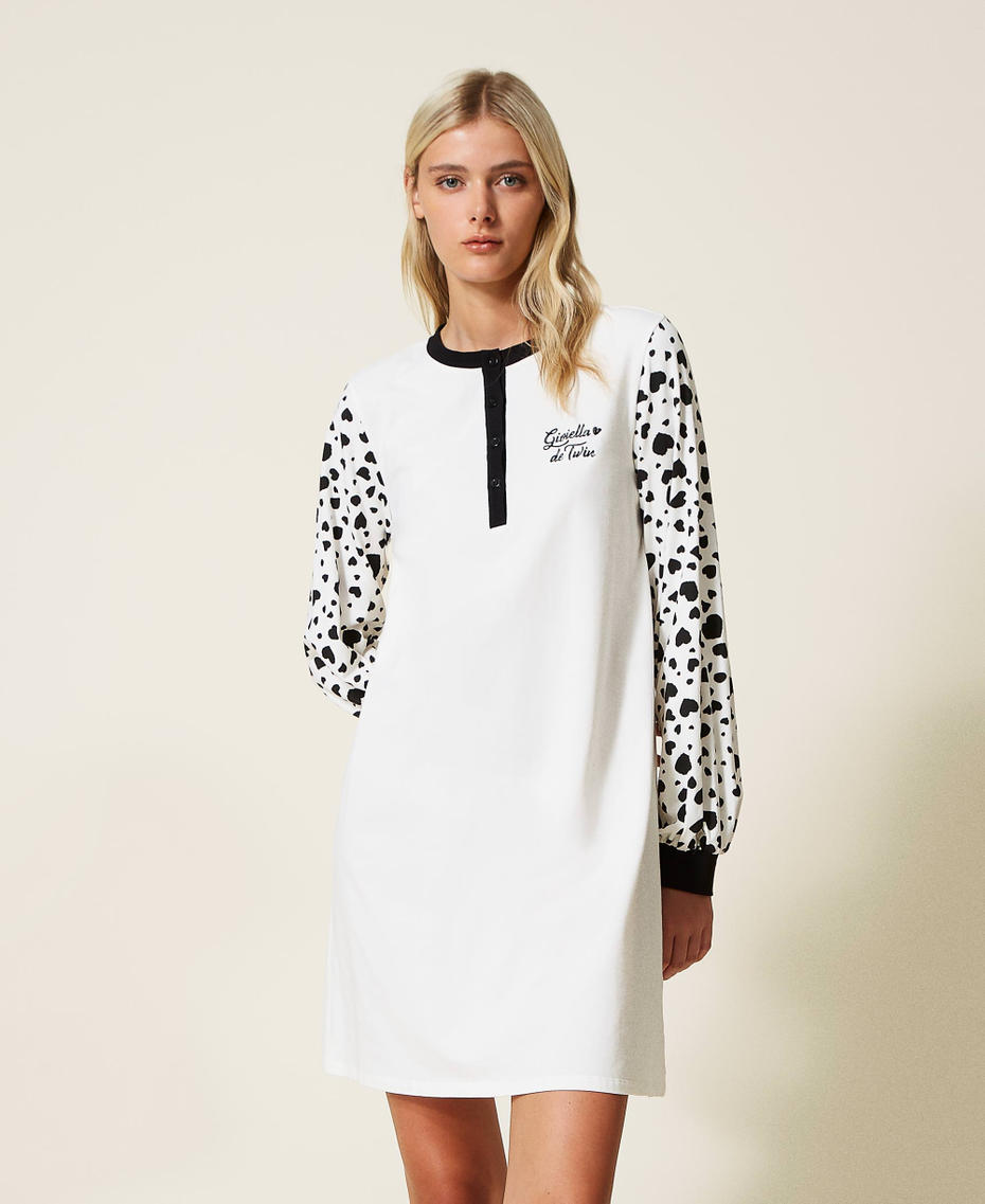 Camicia da notte con stampa cuori e logo