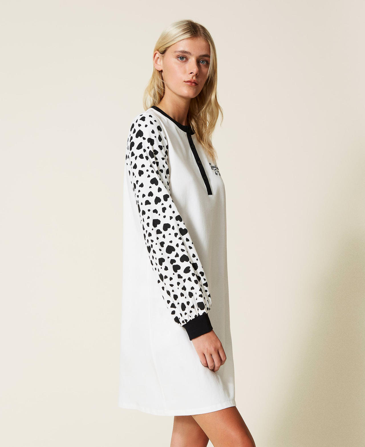 Camicia da notte con stampa cuori e logo