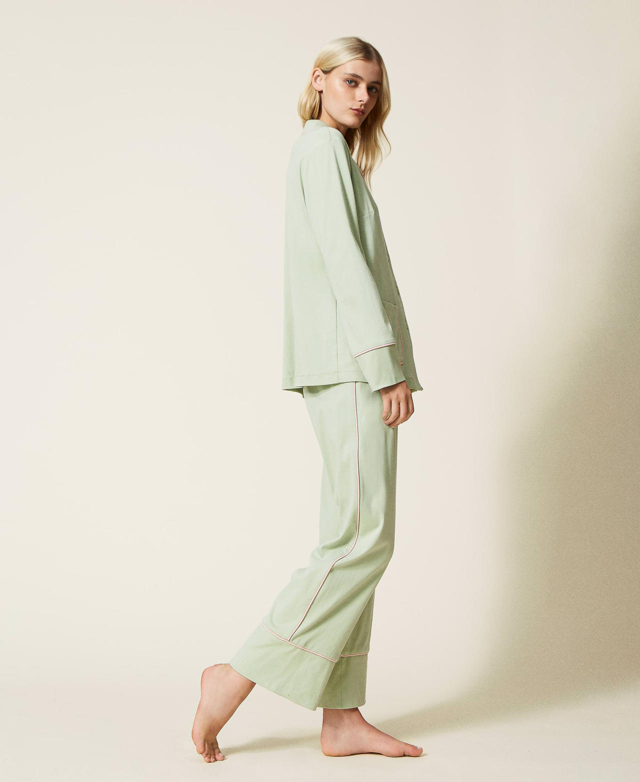 Pyjama im Herrenstil mit Kontrastdetails „Laurel Green“-Grün Frau 222LL2JAA-02