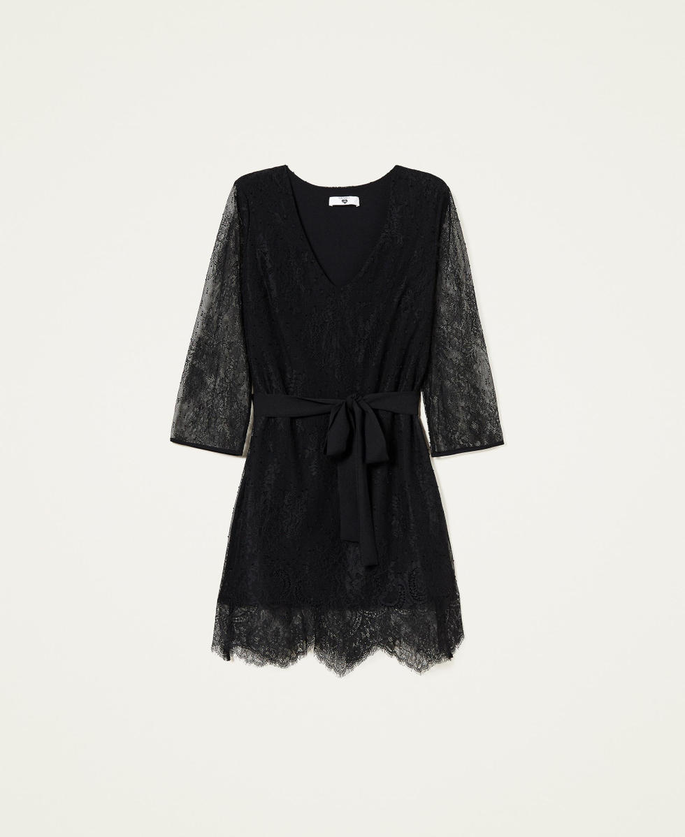 Robe courte en dentelle rebrod&eacute;e avec ceinture