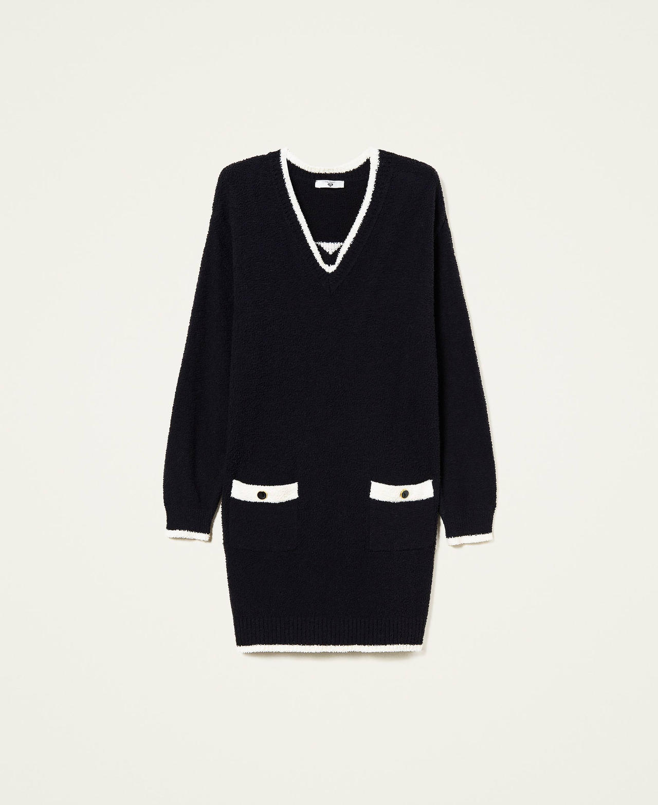 Robe courte en chenille avec boutons