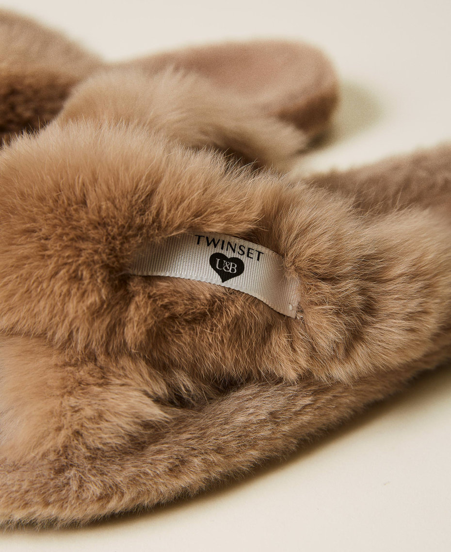 Ciabattine incrociate in faux fur