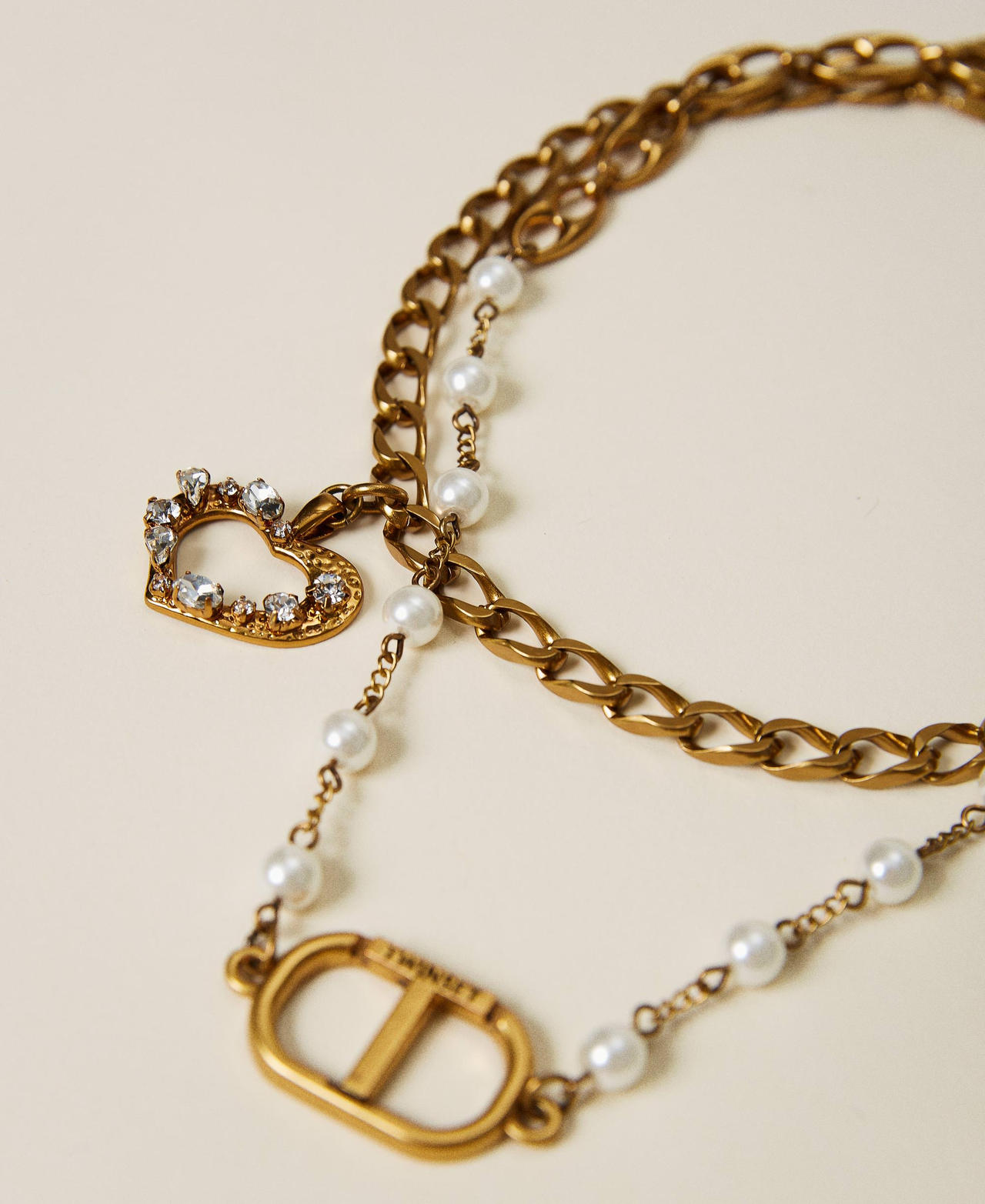 Collana in catena con pendenti