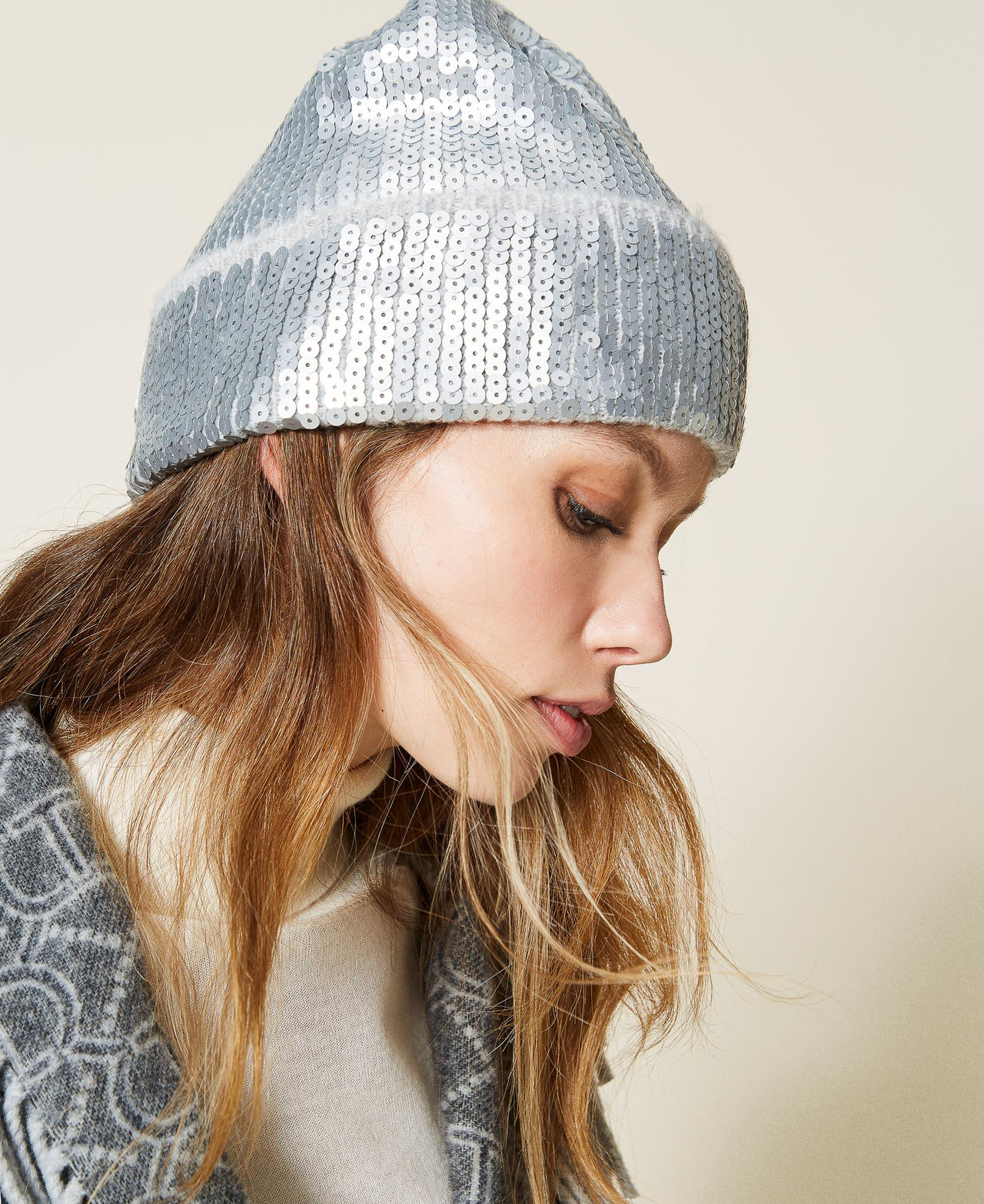 Knit beanie with sequins Silver Woman 222TA4043_00055_0S