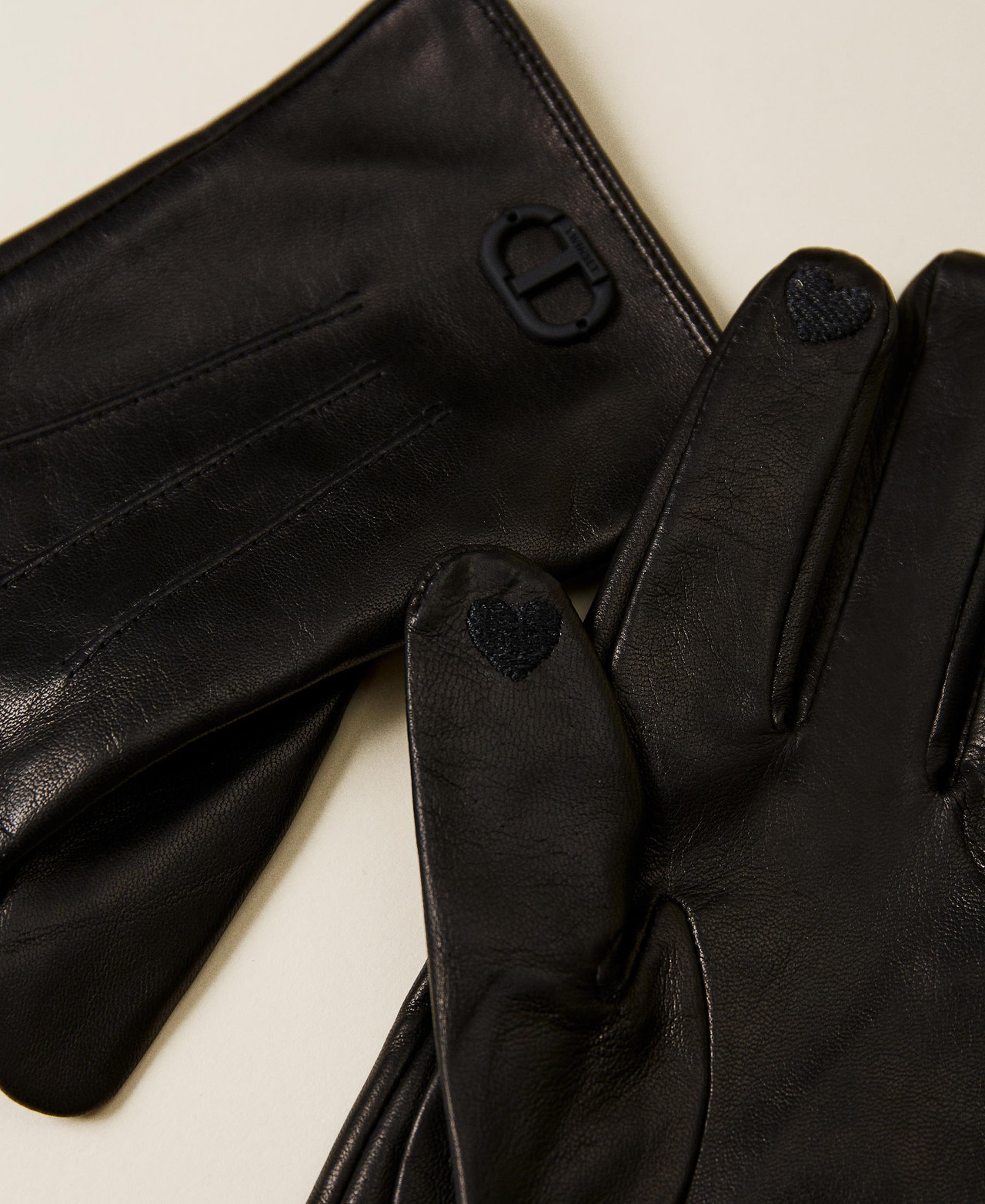 Leather gloves with logo
