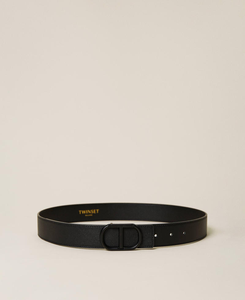 Cintur&oacute;n de piel con logotipo a juego