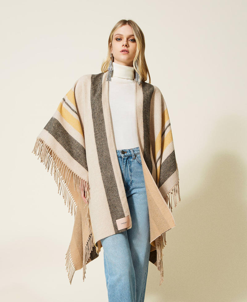 Poncho jacquard &agrave; rayures