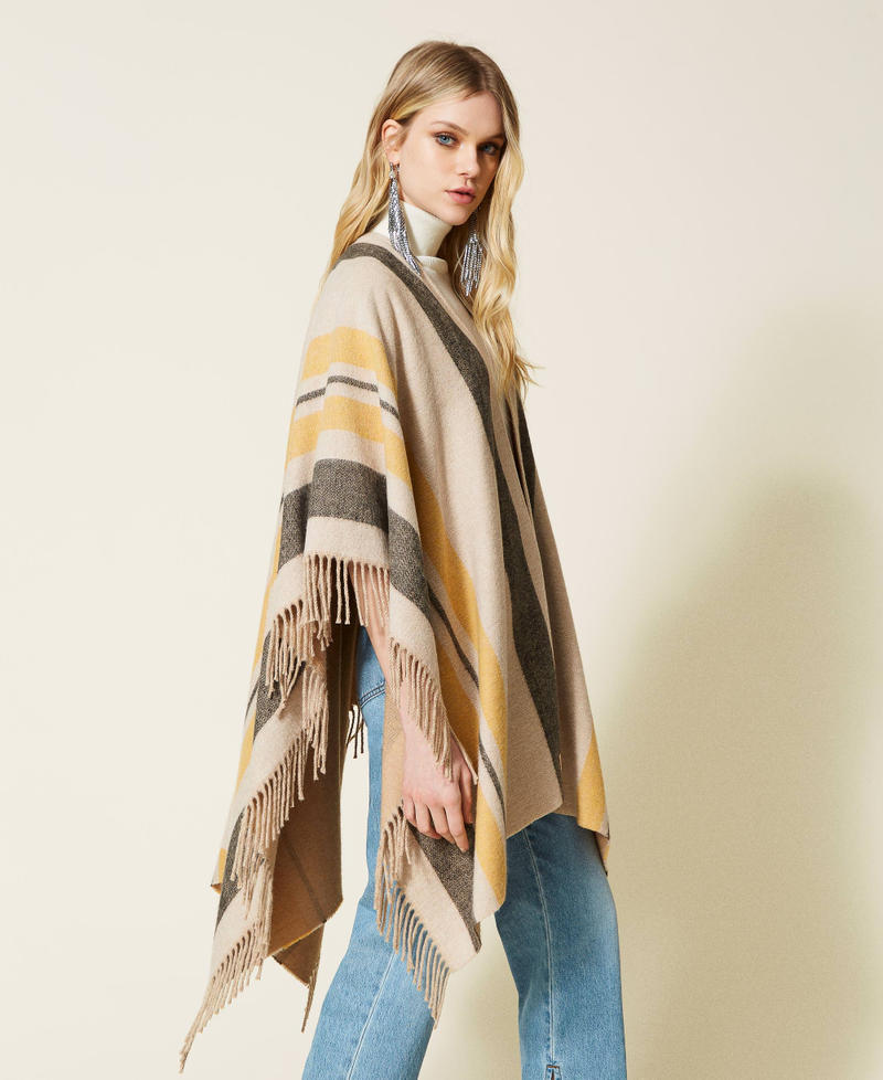 Poncho jacquard &agrave; rayures