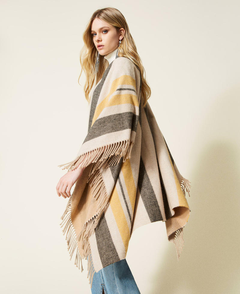 Poncho jacquard &agrave; rayures