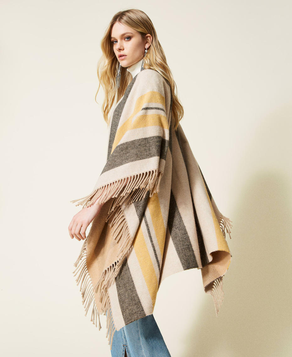 Poncho jacquard &agrave; rayures