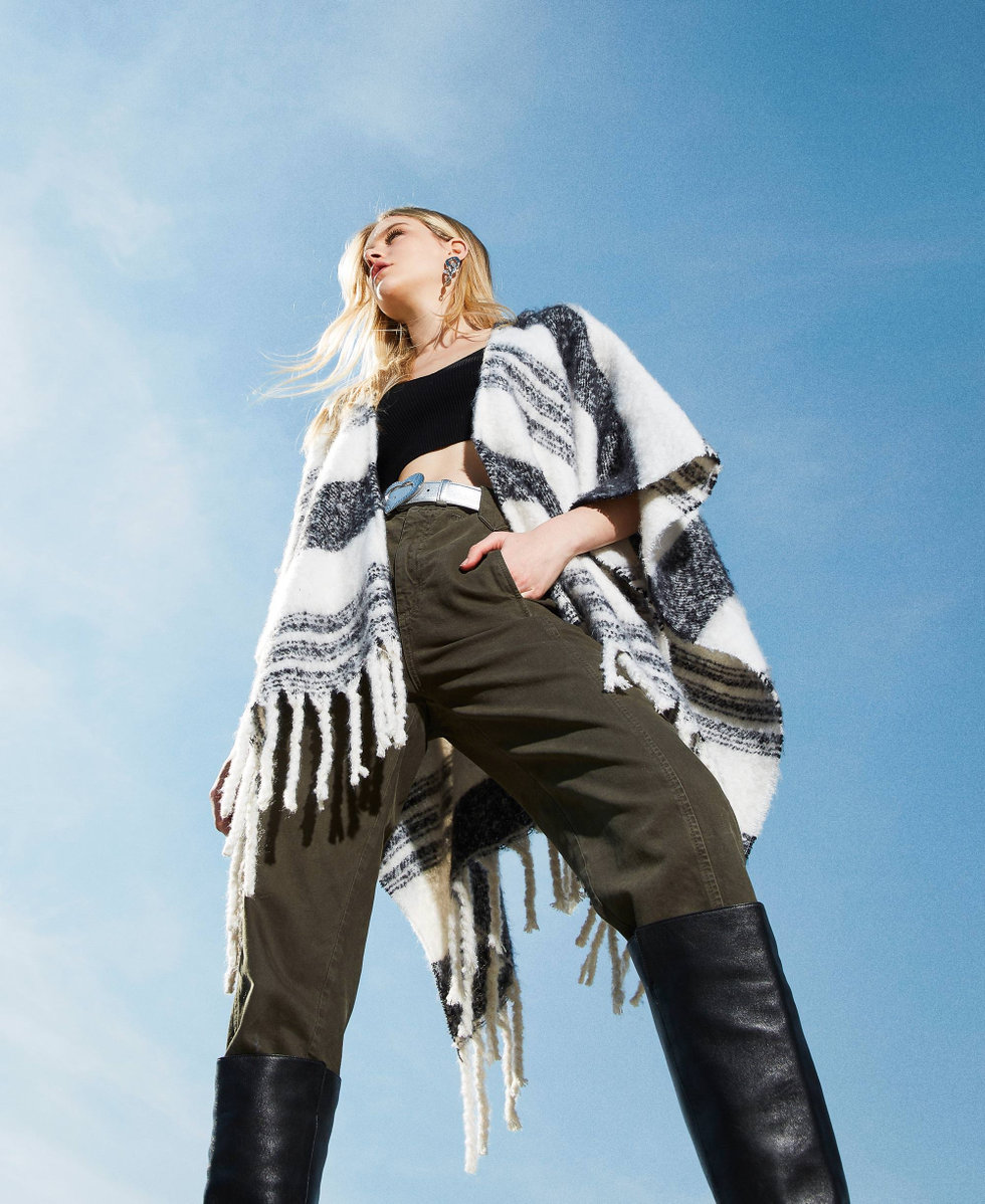 Poncho abierto de jacquard