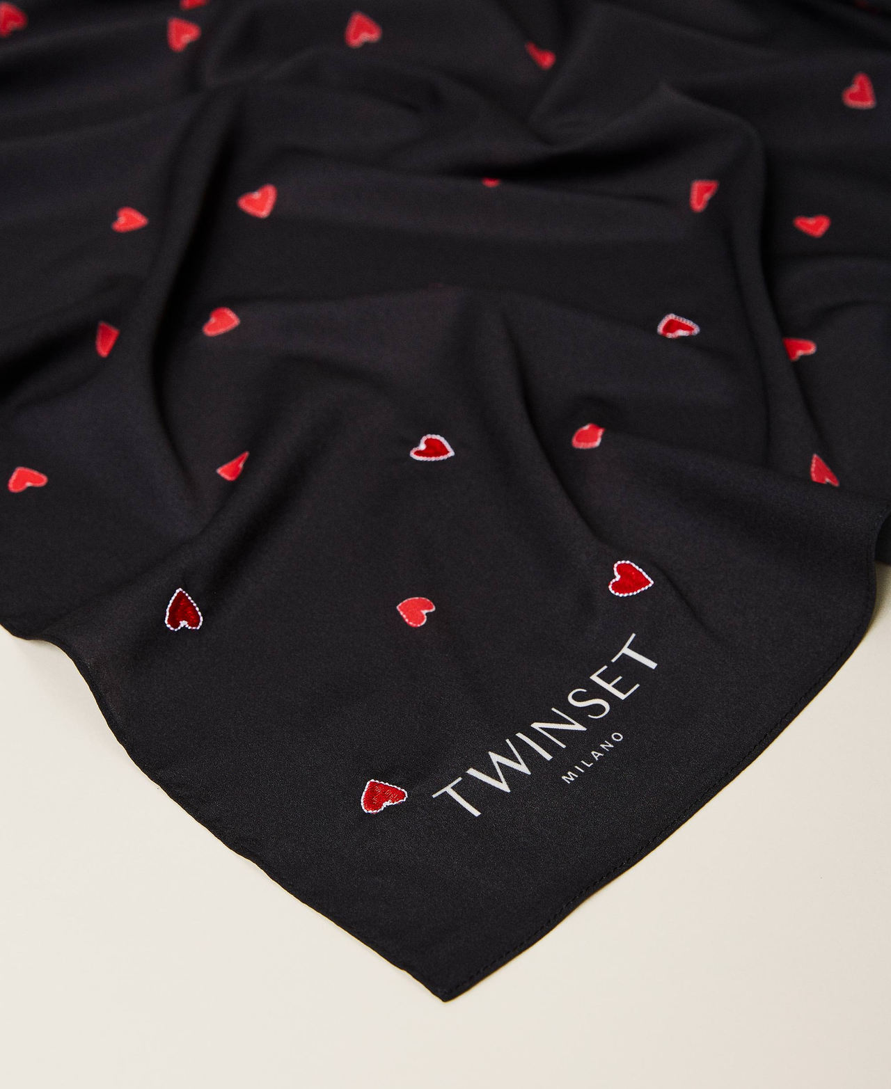 Heart pattern kefiah with embroidery