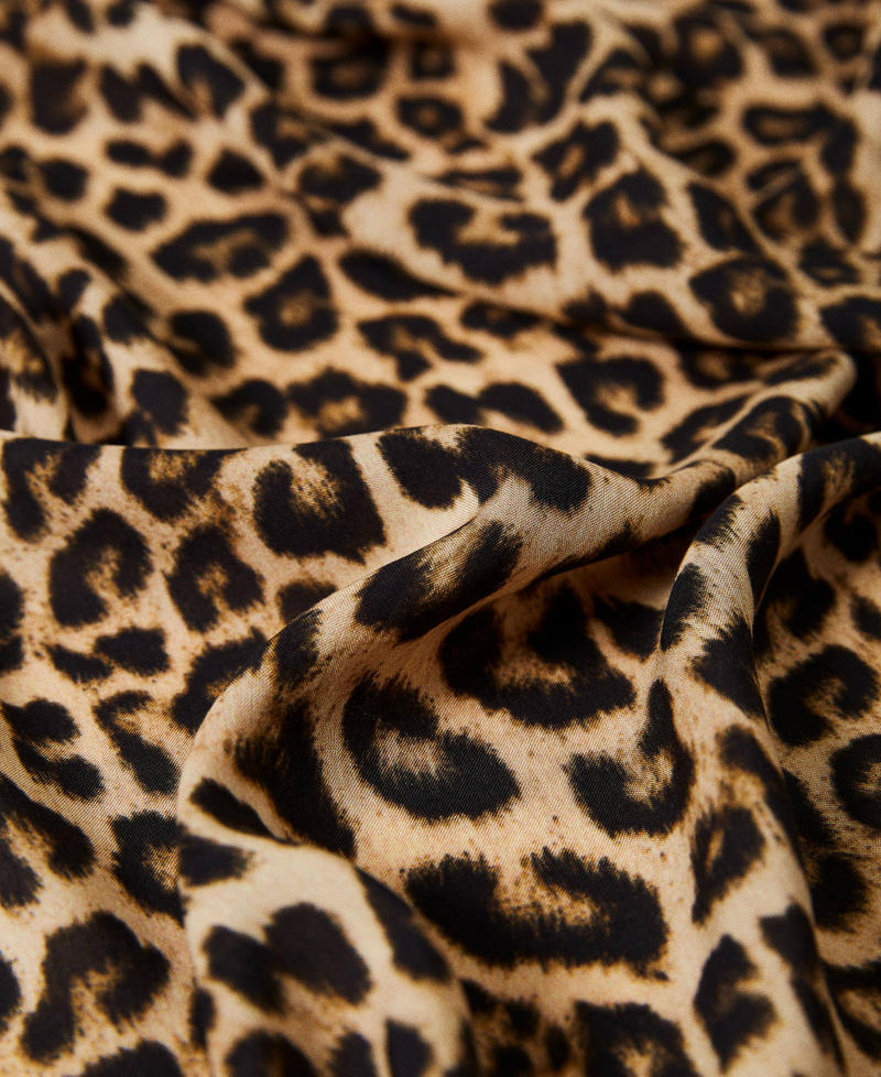 Pa&ntilde;uelo con estampado animal print