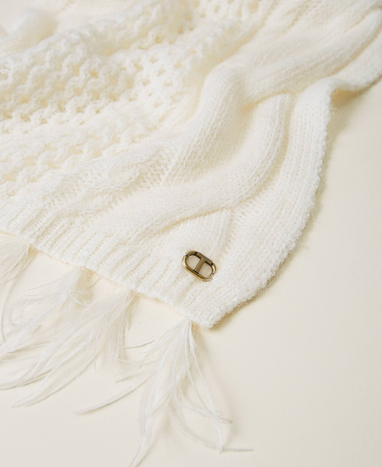Cable knit scarf with feathers White Snow Woman 222TA410H-02