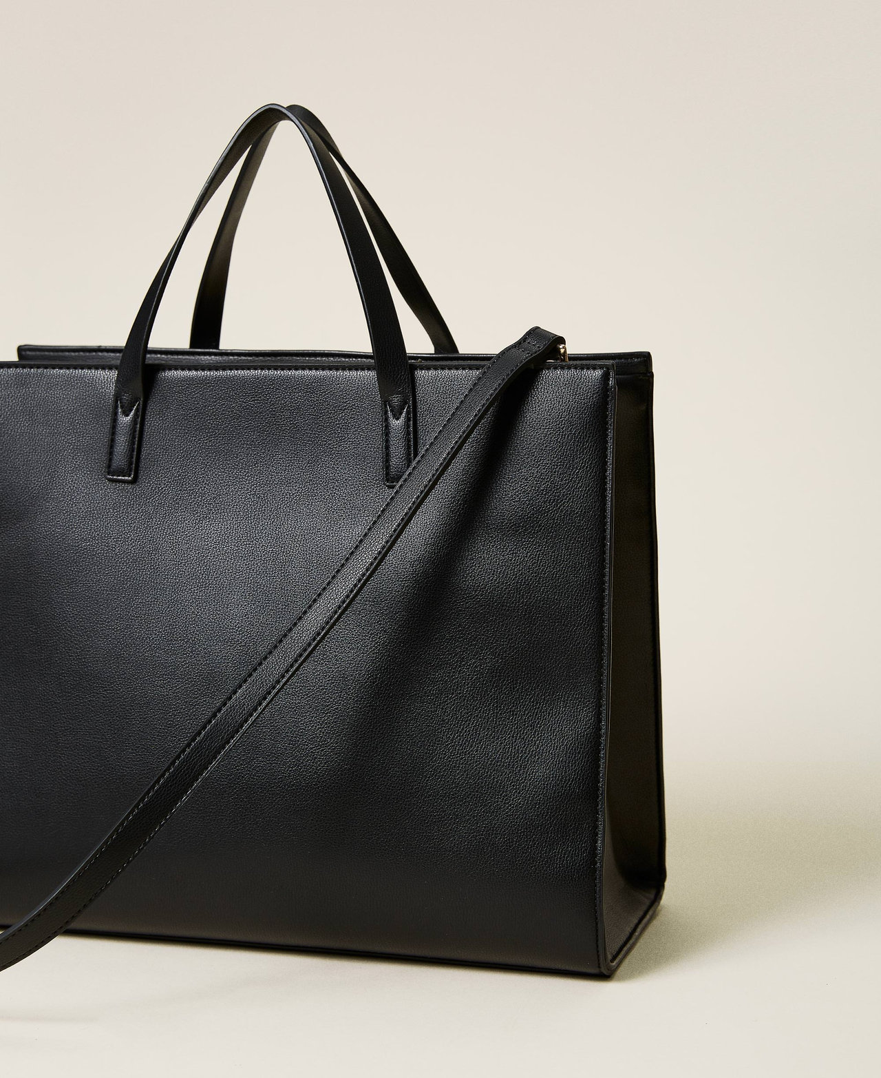 Shopper with inlaid logo