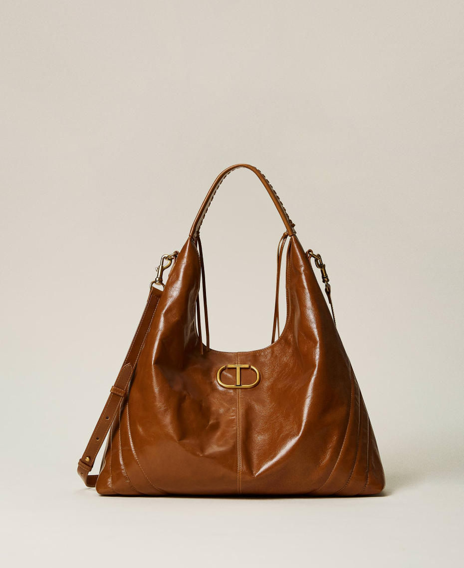 Ledertasche mit Steppmotiv an den Ecken