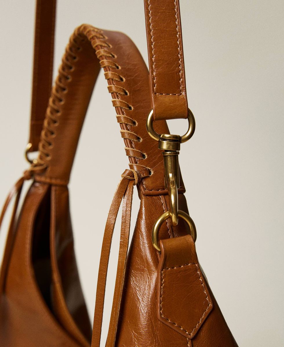 Leather bag with quilted corners