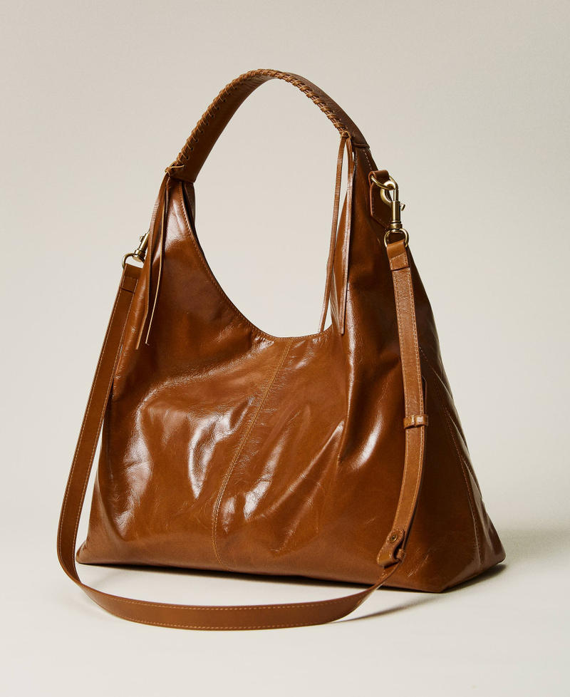 Ledertasche mit Steppmotiv an den Ecken