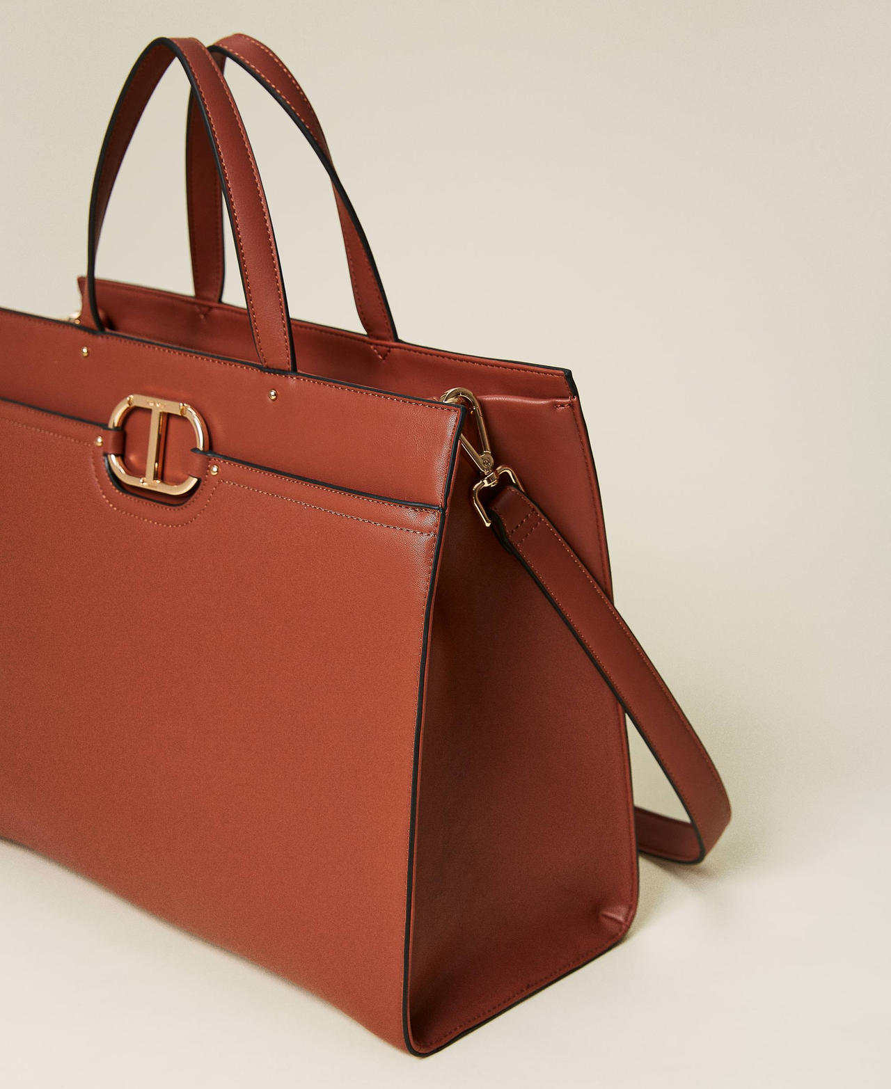 Borsa shopper con tasca e logo