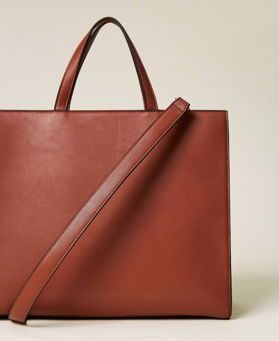 Borsa shopper con tasca e logo