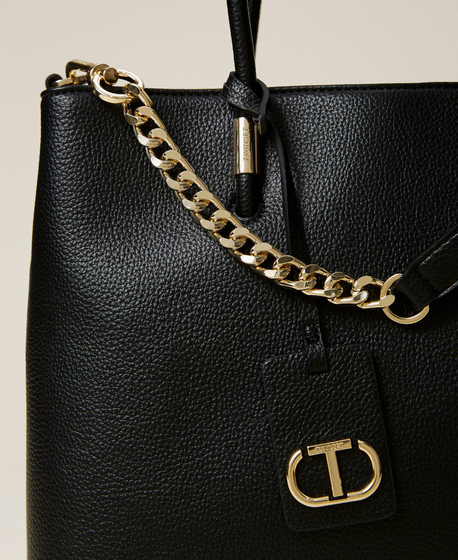 Shopper with logo tag