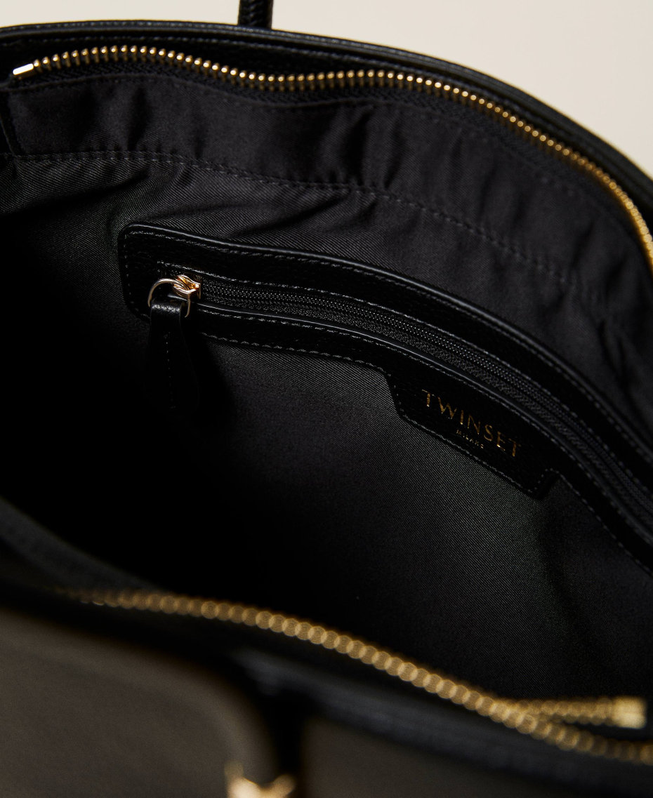 Shopper with logo tag