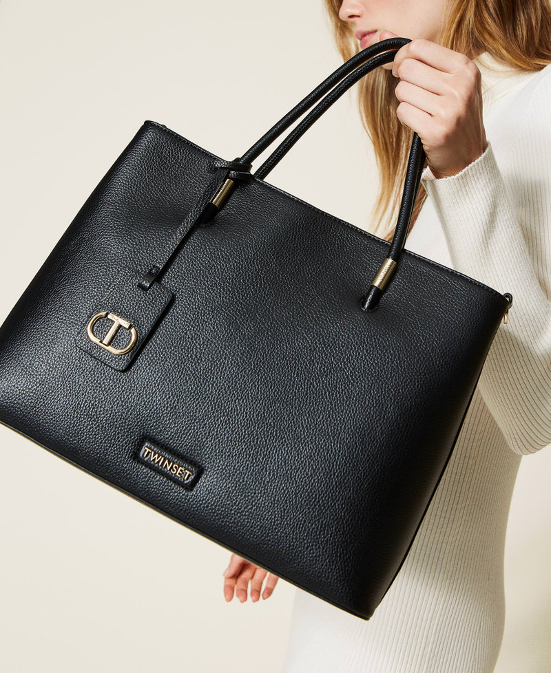 Shopper with logo tag